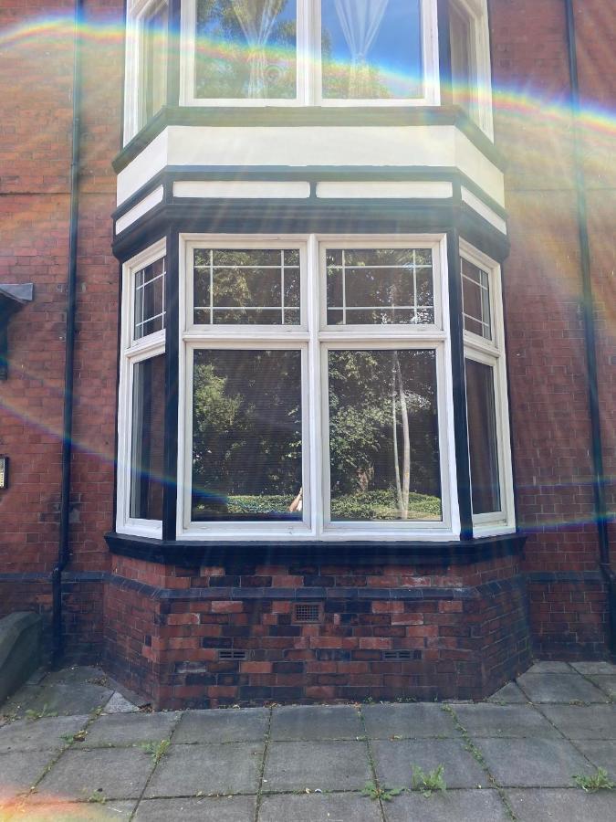 Stylish Apartment With Secure Parking Close To City Chester Bagian luar foto
