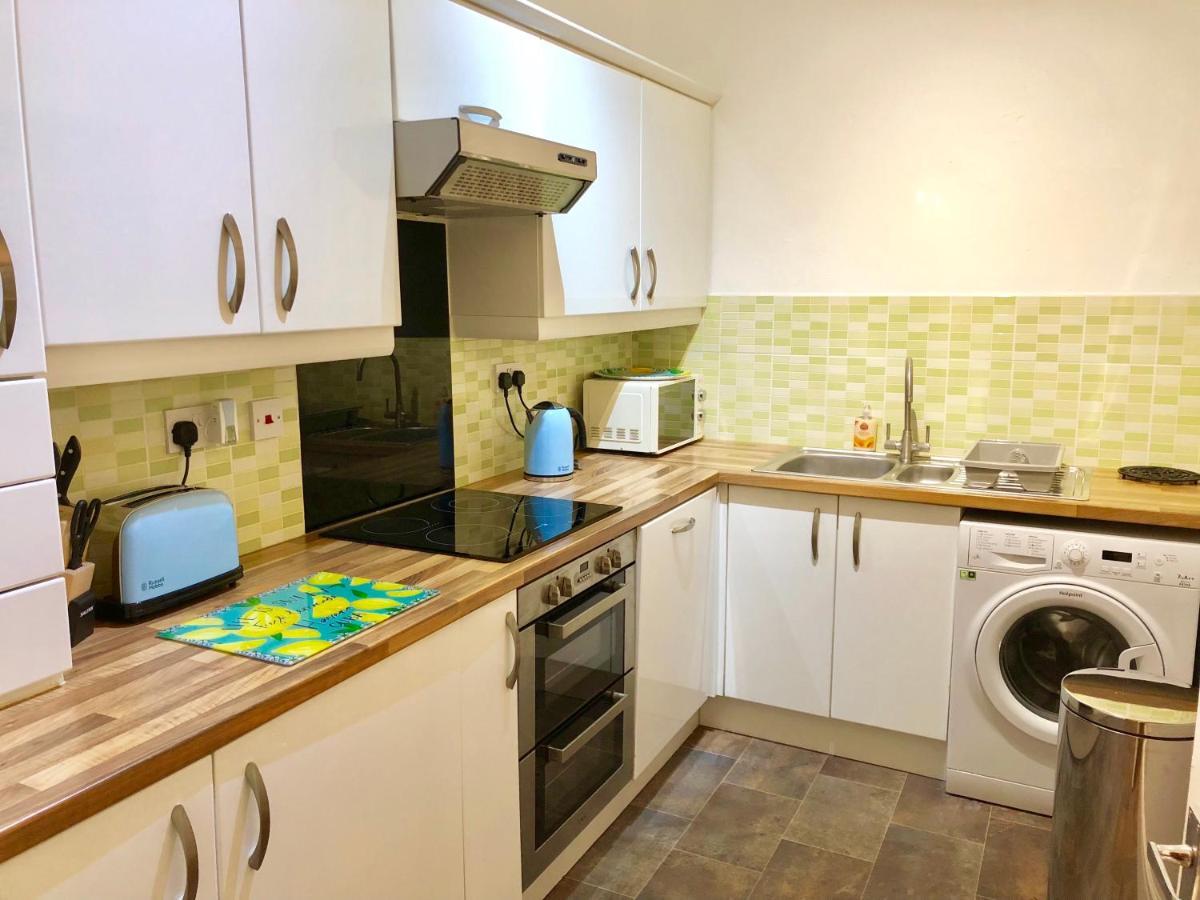 Stylish Apartment With Secure Parking Close To City Chester Bagian luar foto