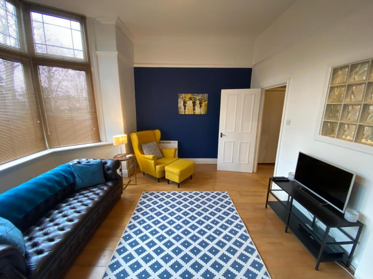 Stylish Apartment With Secure Parking Close To City Chester Bagian luar foto